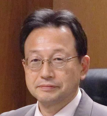 平井 康夫氏