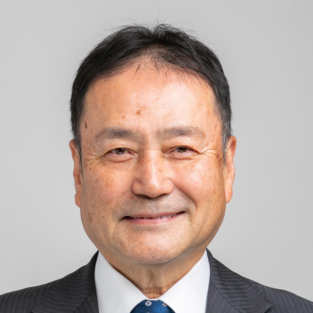 金花 芳則氏